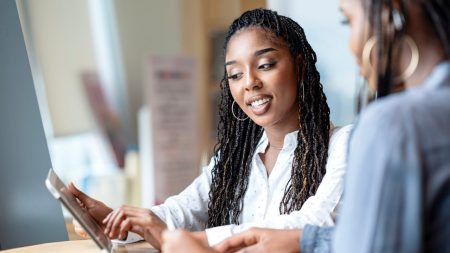 6 Banks That Are Open on Sundays